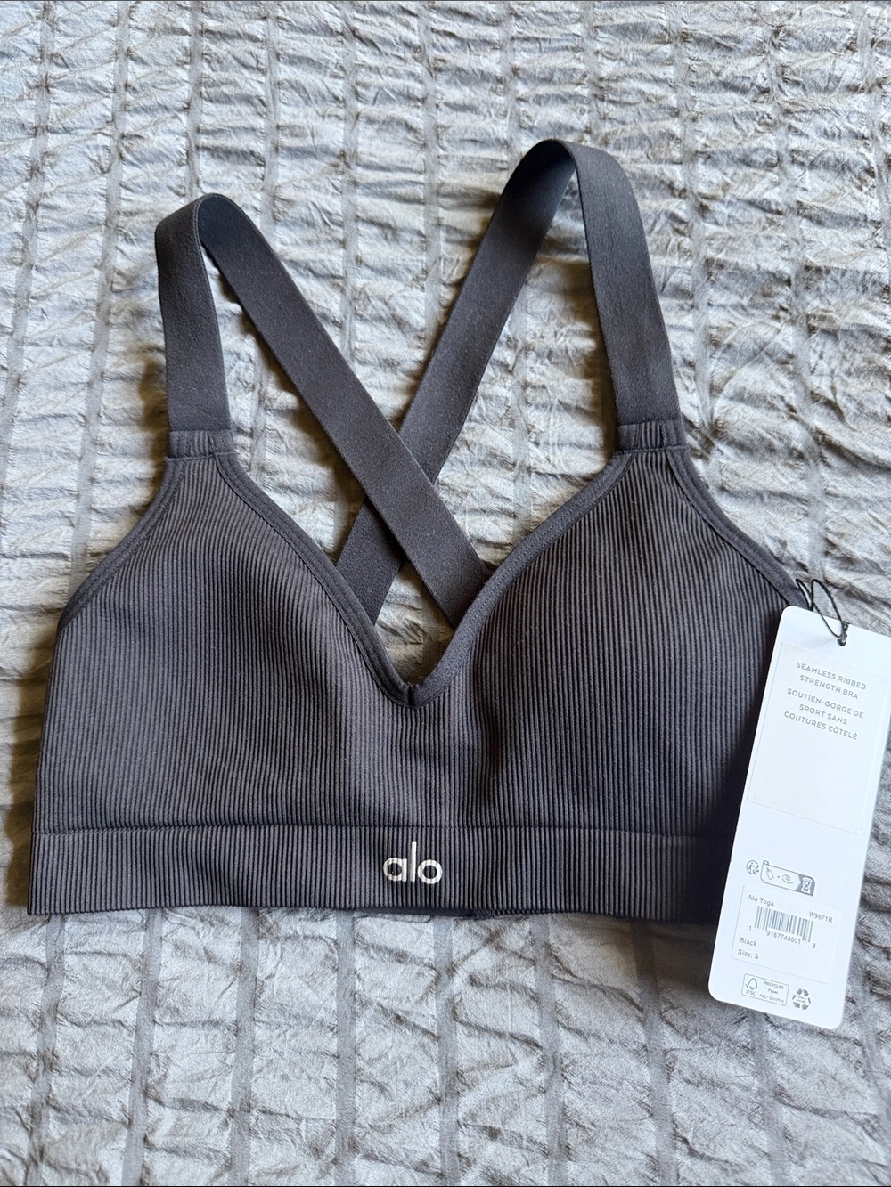 ALO Yoga Seamless Ribbed Crossback Strengh Sports Bra — Black